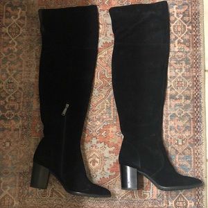 Black blondo waterproof boots.